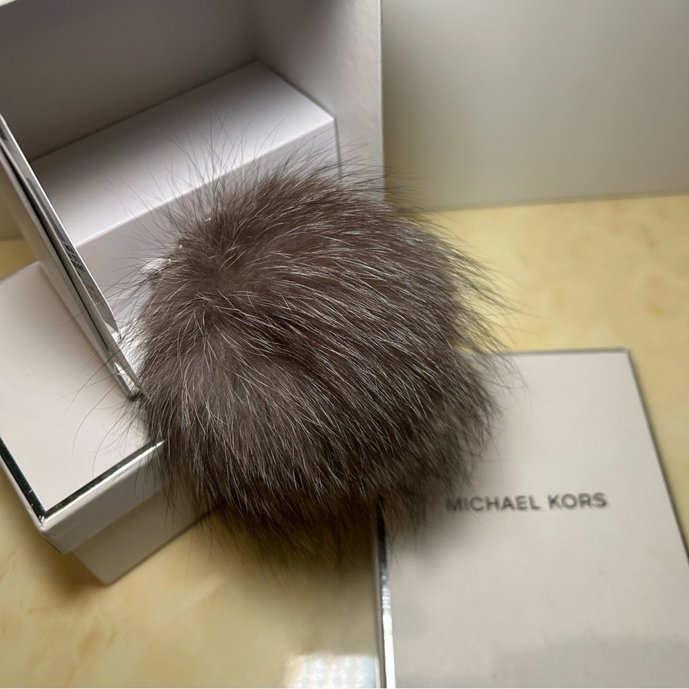 Michael Kors Keychain - Picture 3 of 9